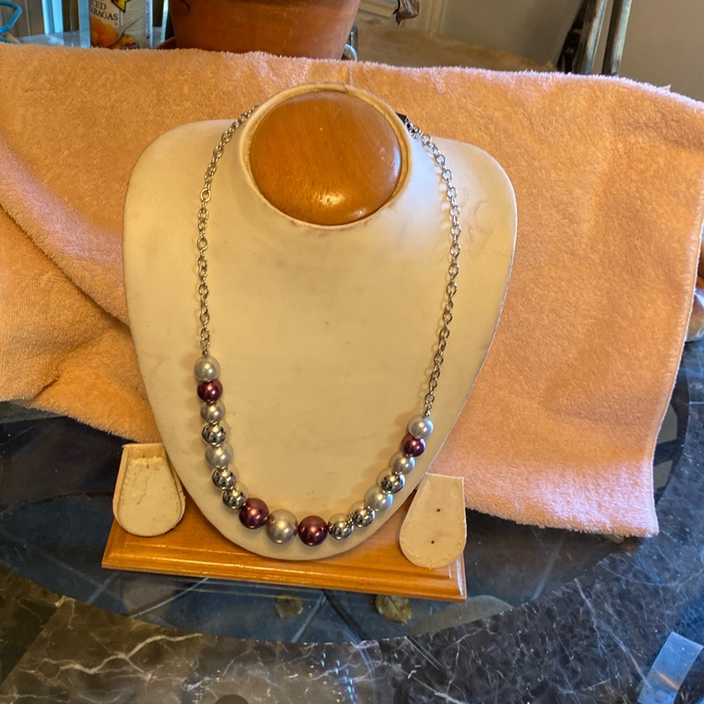 Women necklace with matching earrings from paparazzi